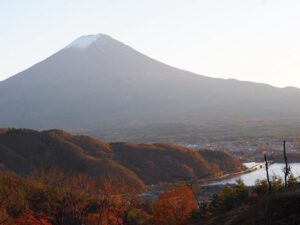 河口浅間神社　天空の鳥居、富士山、11月秋、山梨県南都留郡の観光・撮影スポットの名所
